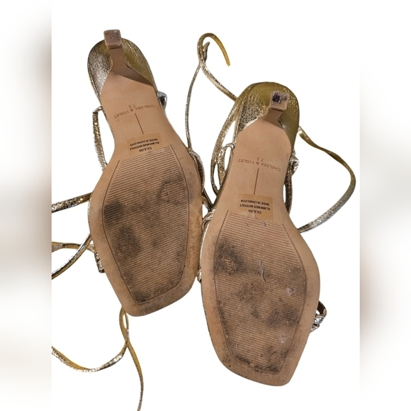 Chelsea and violet gold low heel gladiator style ankle wrap/strappy. 7.5 - Picture 4 of 5